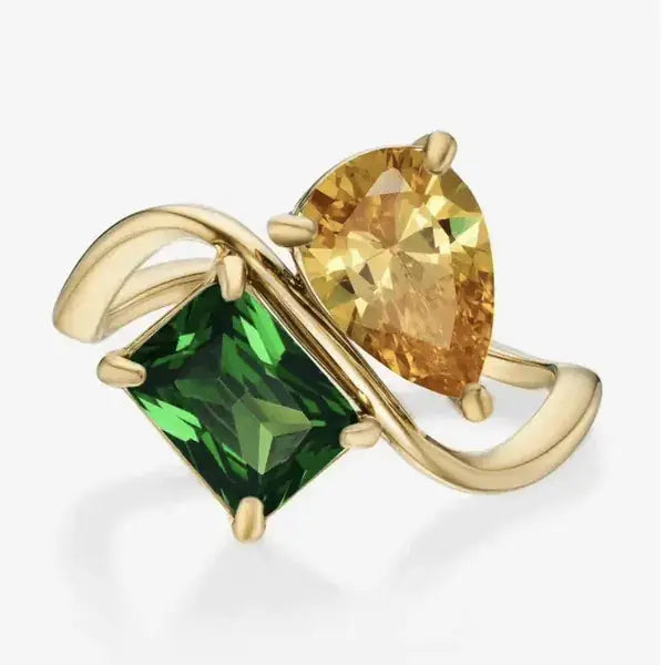 Gold Toi et Moi ring with an emerald and a citrine